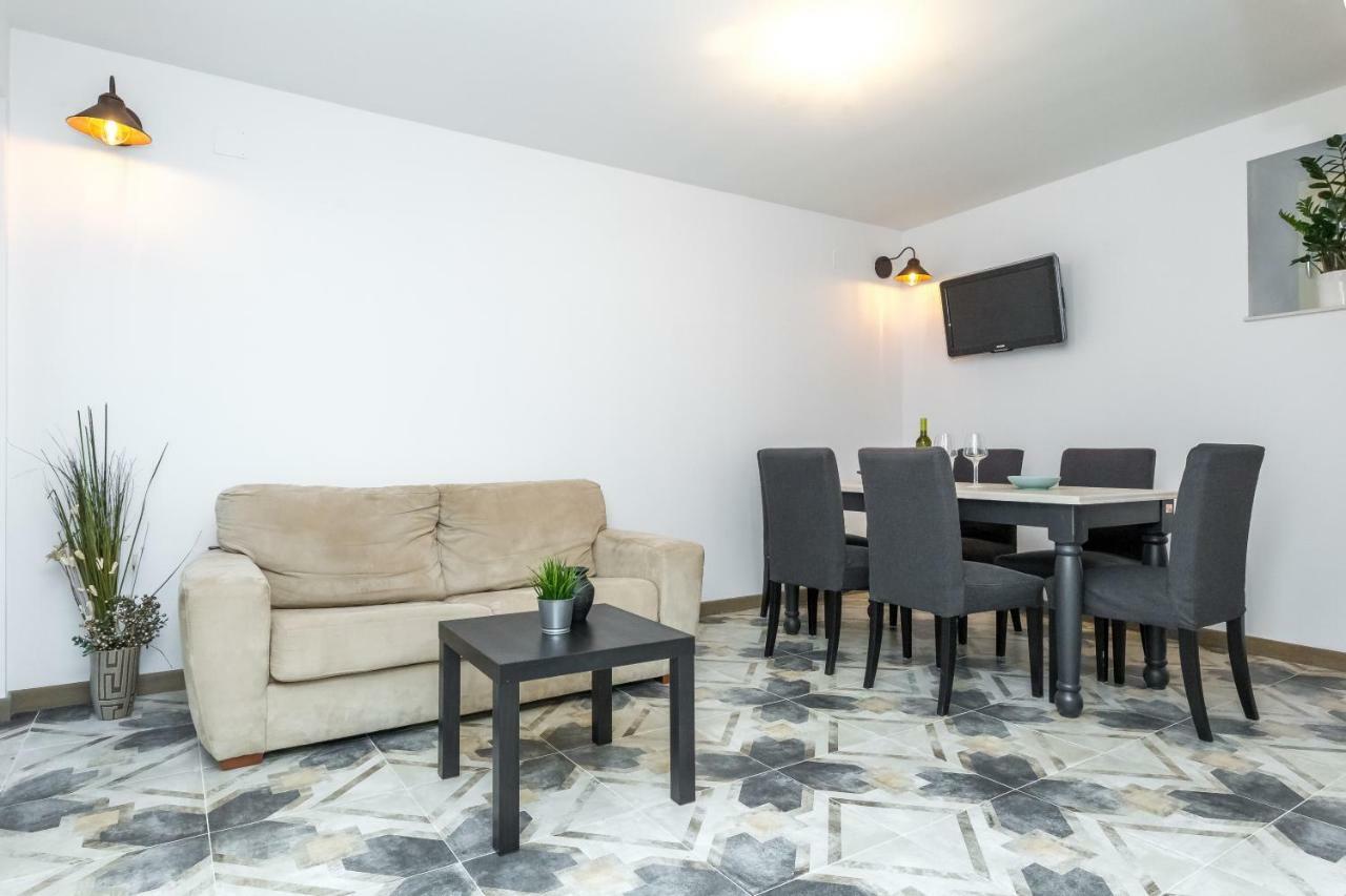 Villa House "Vesela" Biograd Na Moru Esterno foto